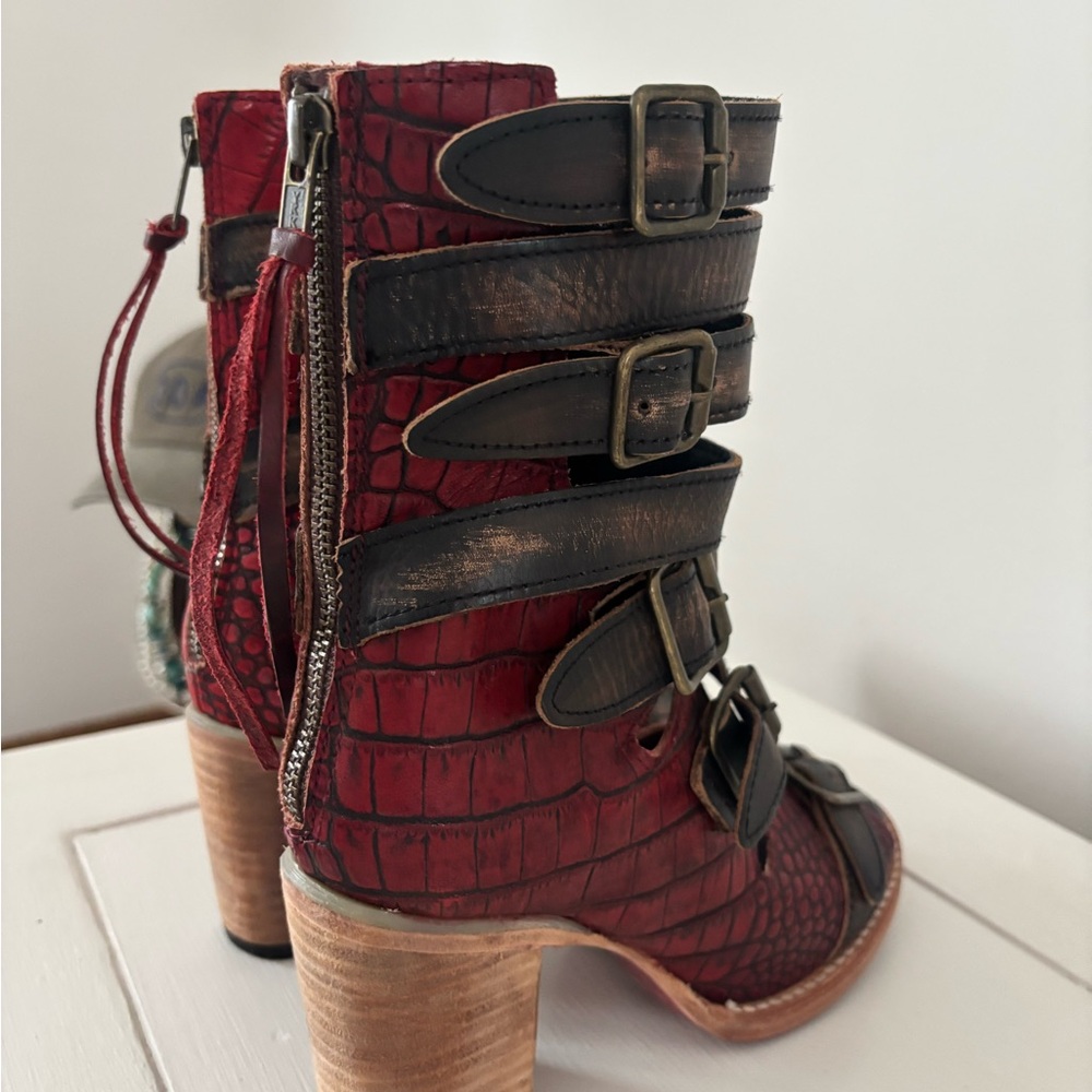 Freebird by Steven - ‘Bond’ in Red and Brown sz 7 - Picture 4 of 10